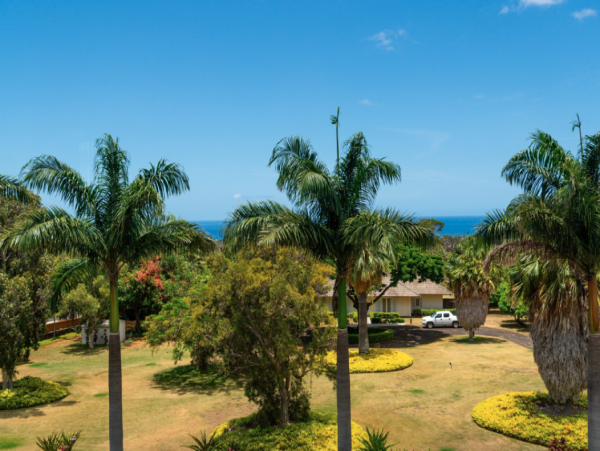 Luxury 4-Bedroom Retreat in Makaha Valley, Oahu - Your Perfect Getaway in Paradise